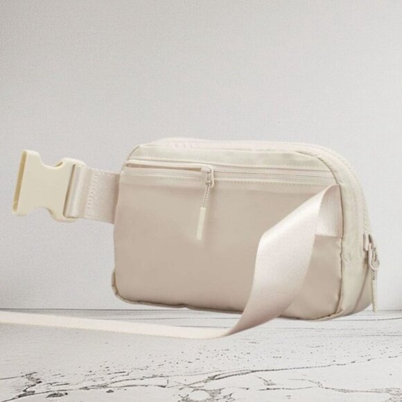 RARE! NEW Lululemon Everywhere Belt Bag (1L) - WHITE OPAL - Unisex Minimalist - Picture 9 of 11